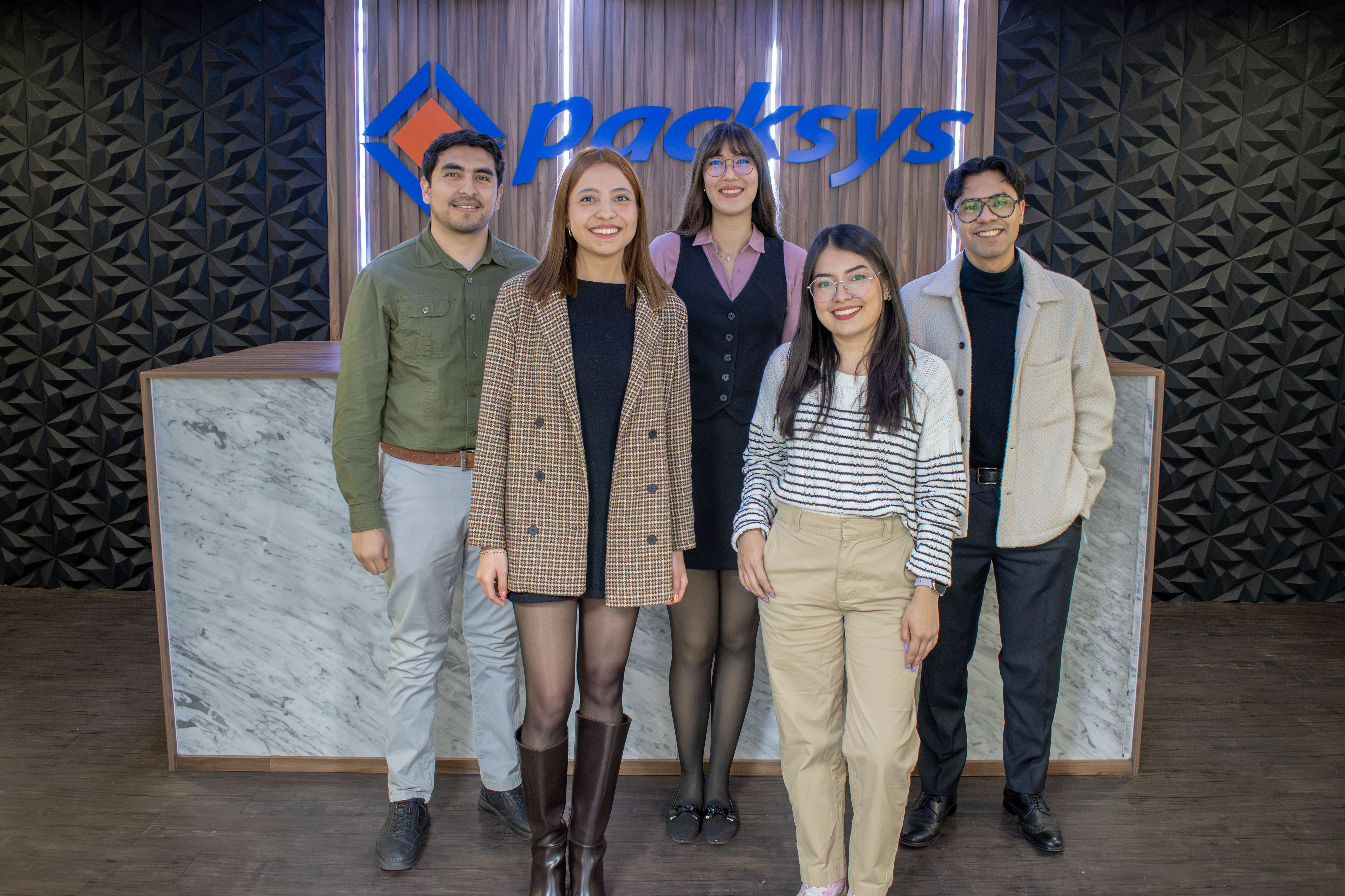 Equipo de Packsys en sus oficinas